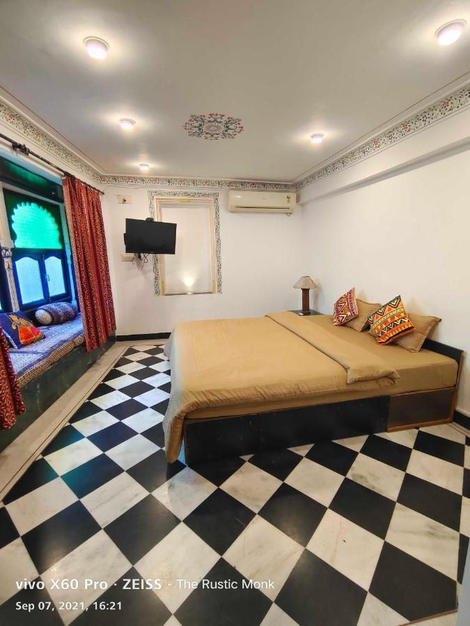 The Rustic Monk Hostel Udaipur Exterior photo