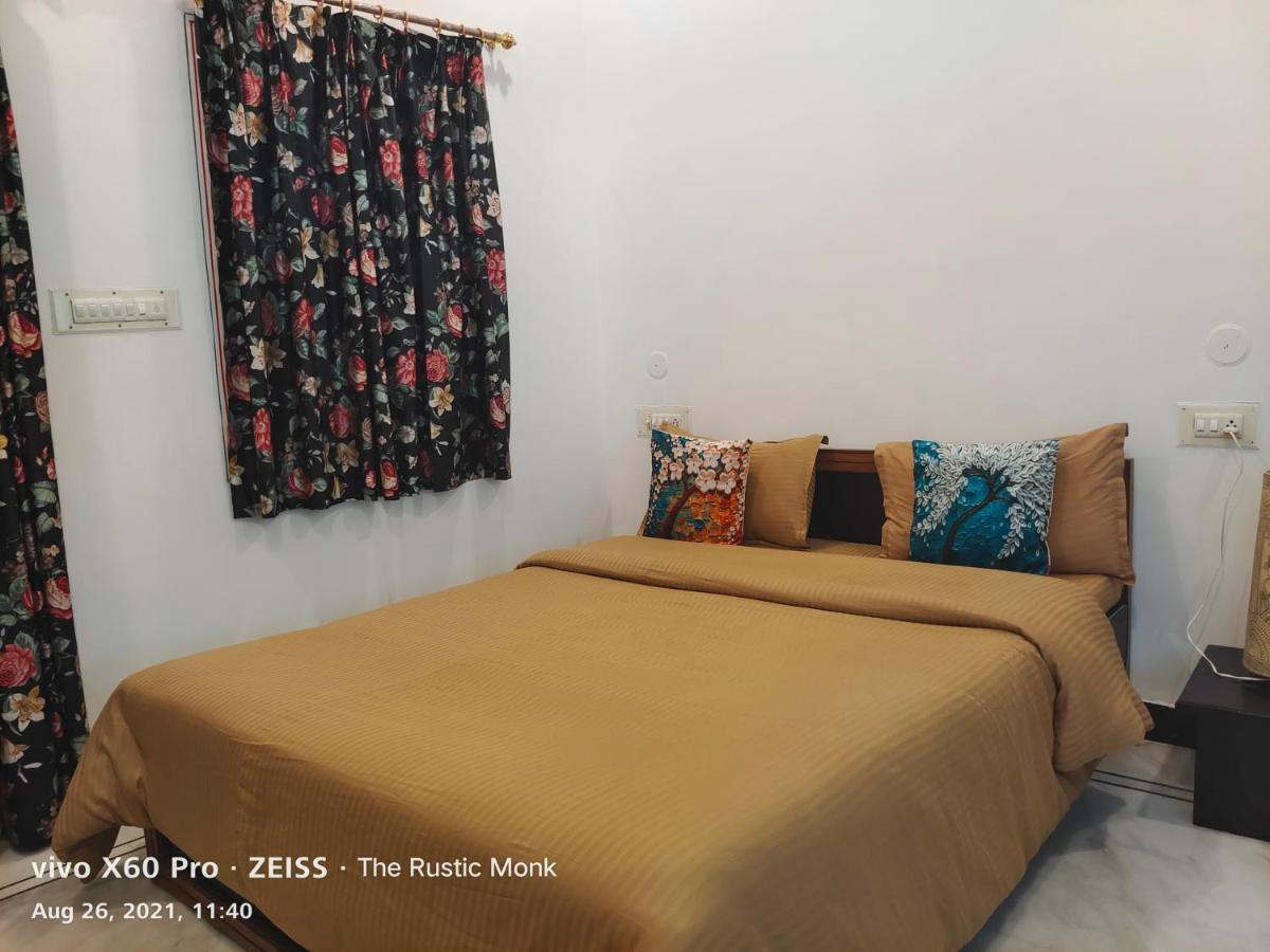 The Rustic Monk Hostel Udaipur Exterior photo
