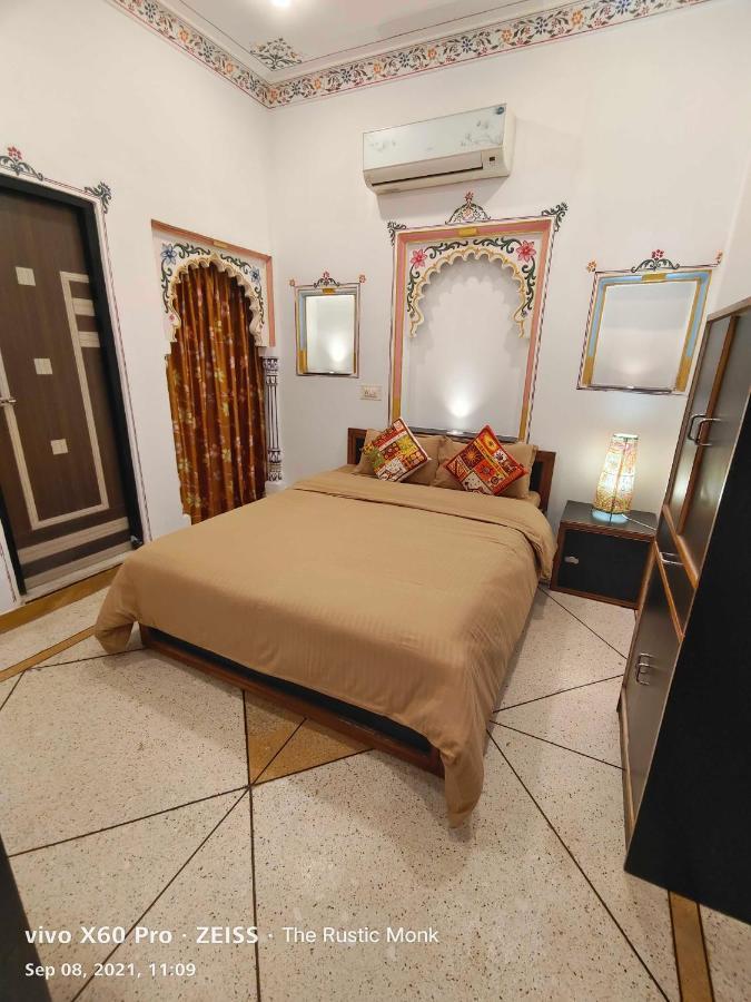 The Rustic Monk Hostel Udaipur Exterior photo