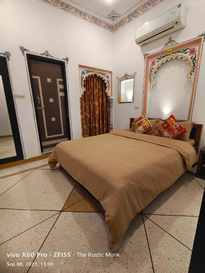 The Rustic Monk Hostel Udaipur Exterior photo